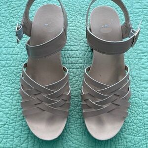 Dr. Scholl’s “First of All” Leather Wedge Sandals Size 9.5